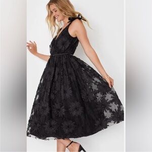 NWT Lulus Definition of Drama Floral Applique Tie Strap Midi Dress Medium